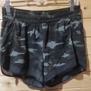Athleta Camo Racer Run Shorts Size Small